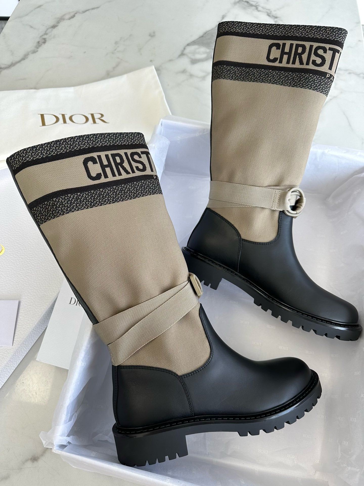 디올 D 메이저 앵클 부츠