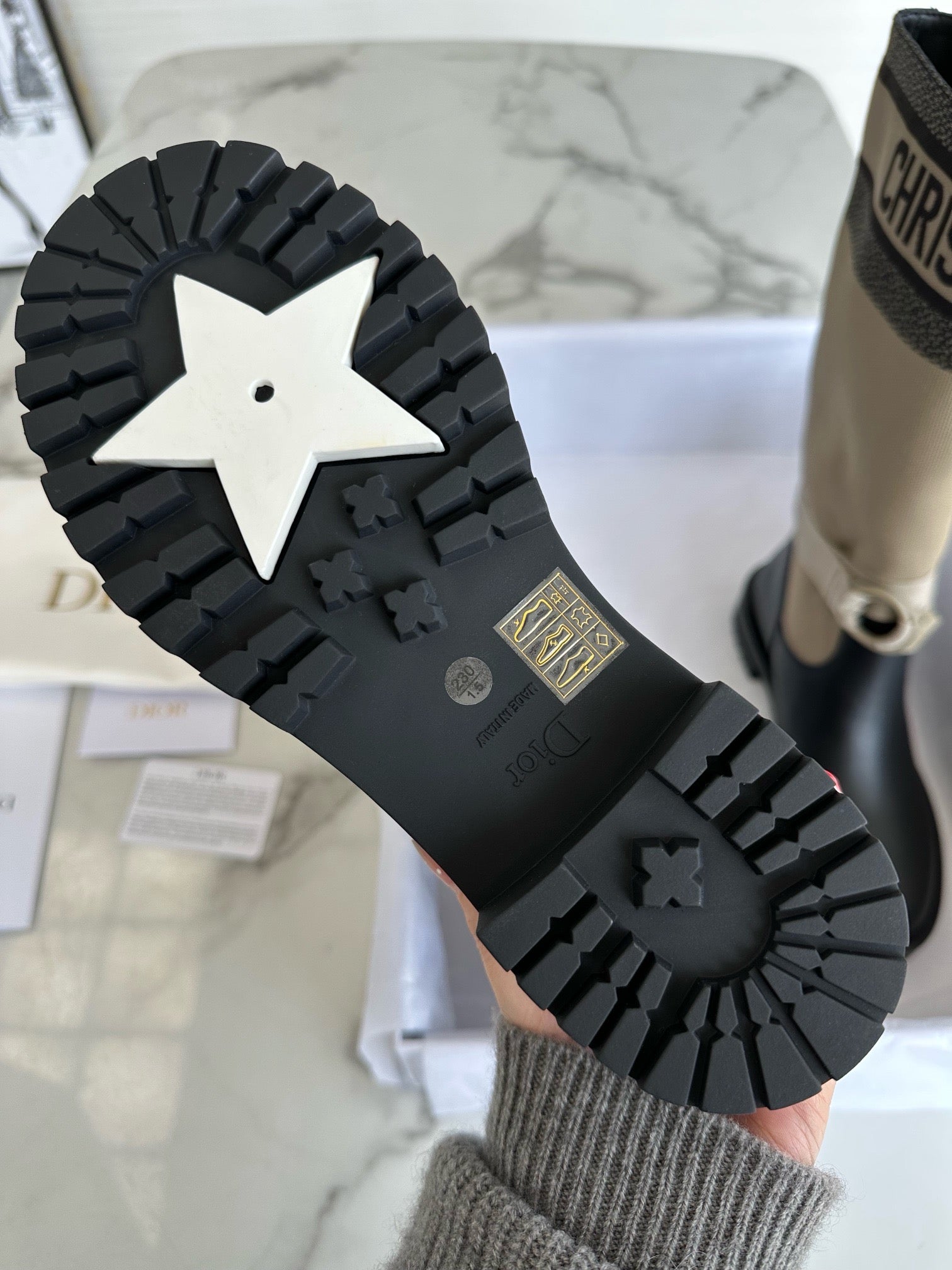 디올 D 메이저 앵클 부츠