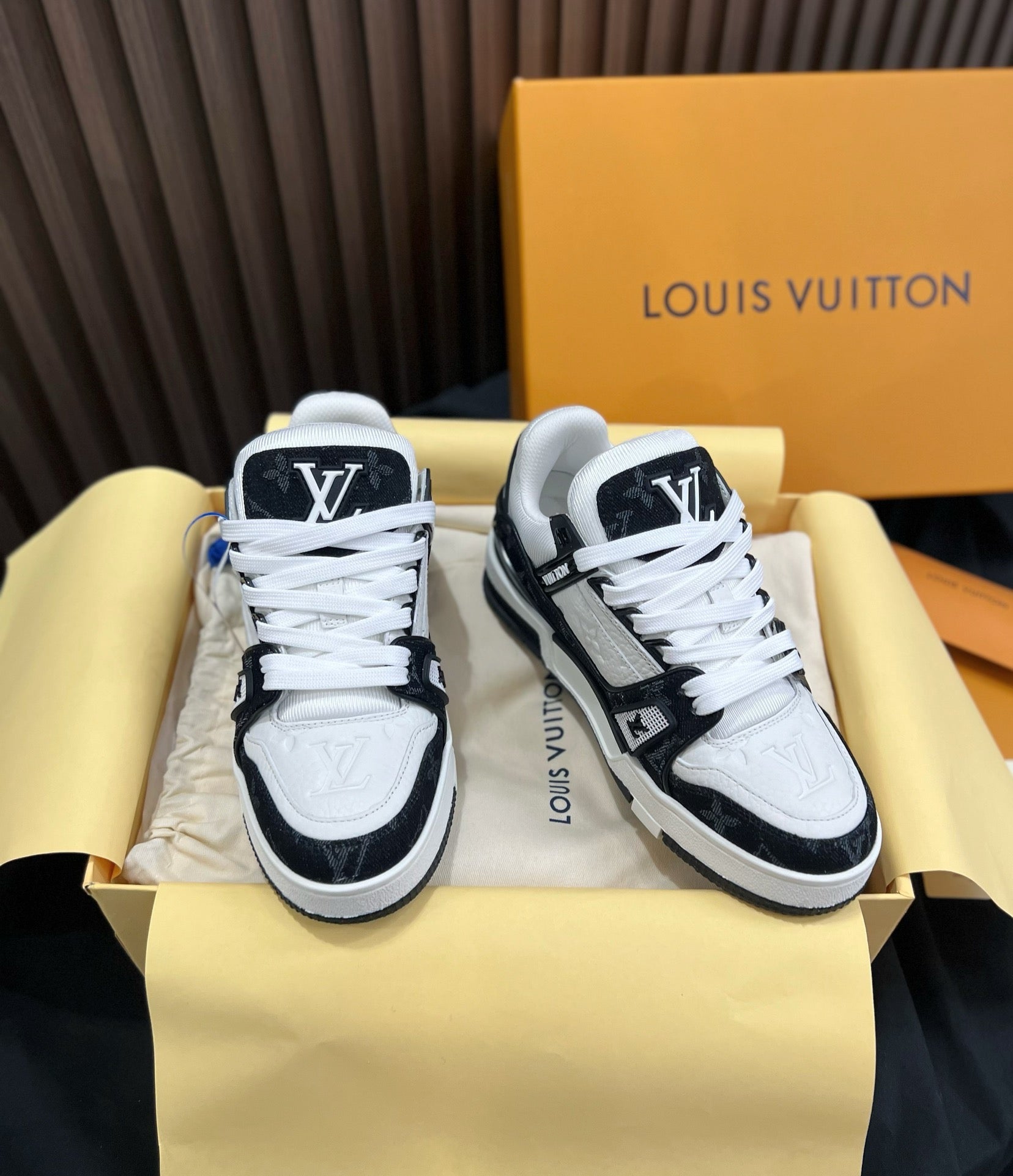 루이비통 LV 트레이너 스니커즈