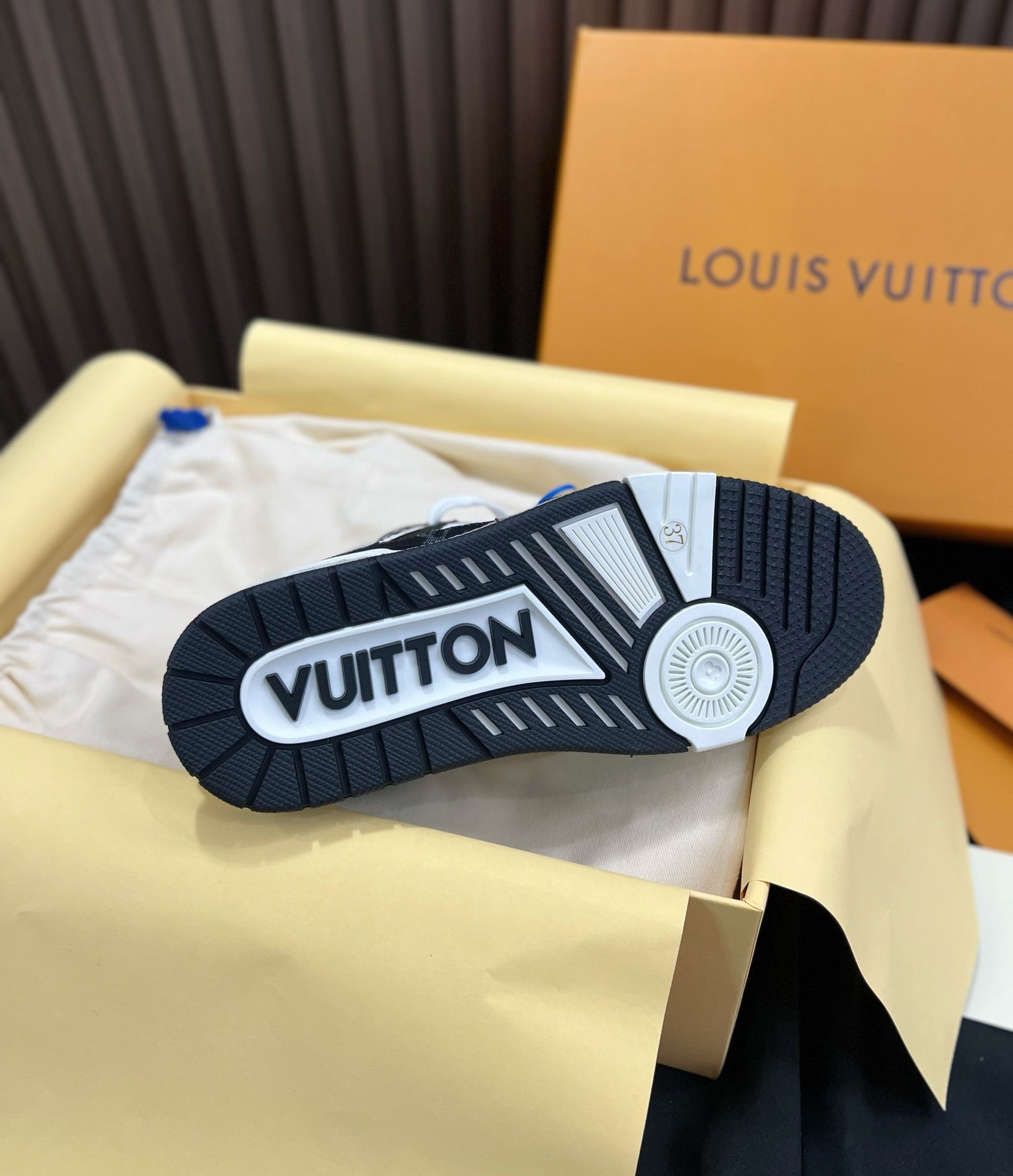 루이비통 LV 트레이너 스니커즈