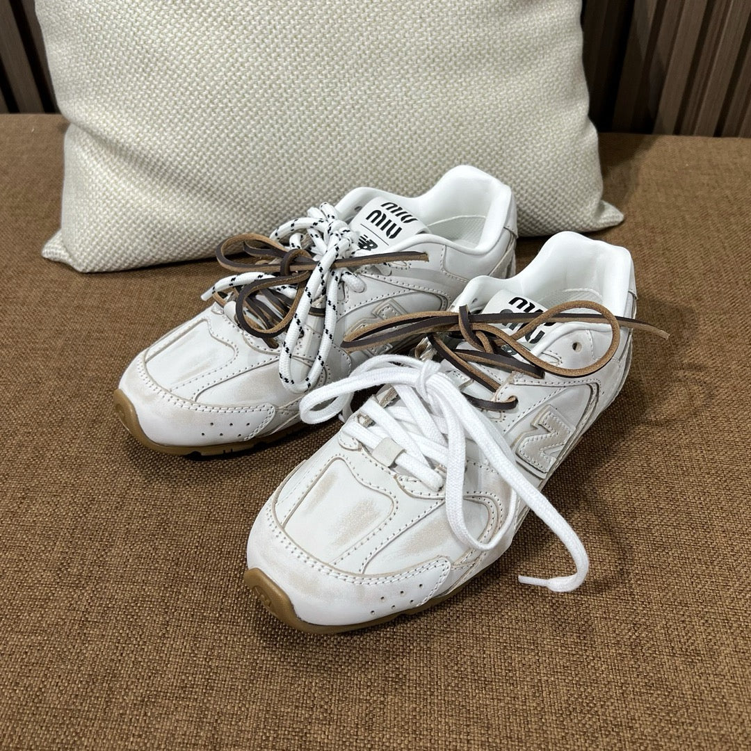 미우미우 X 뉴발란스 530 SL 가죽 스니커즈