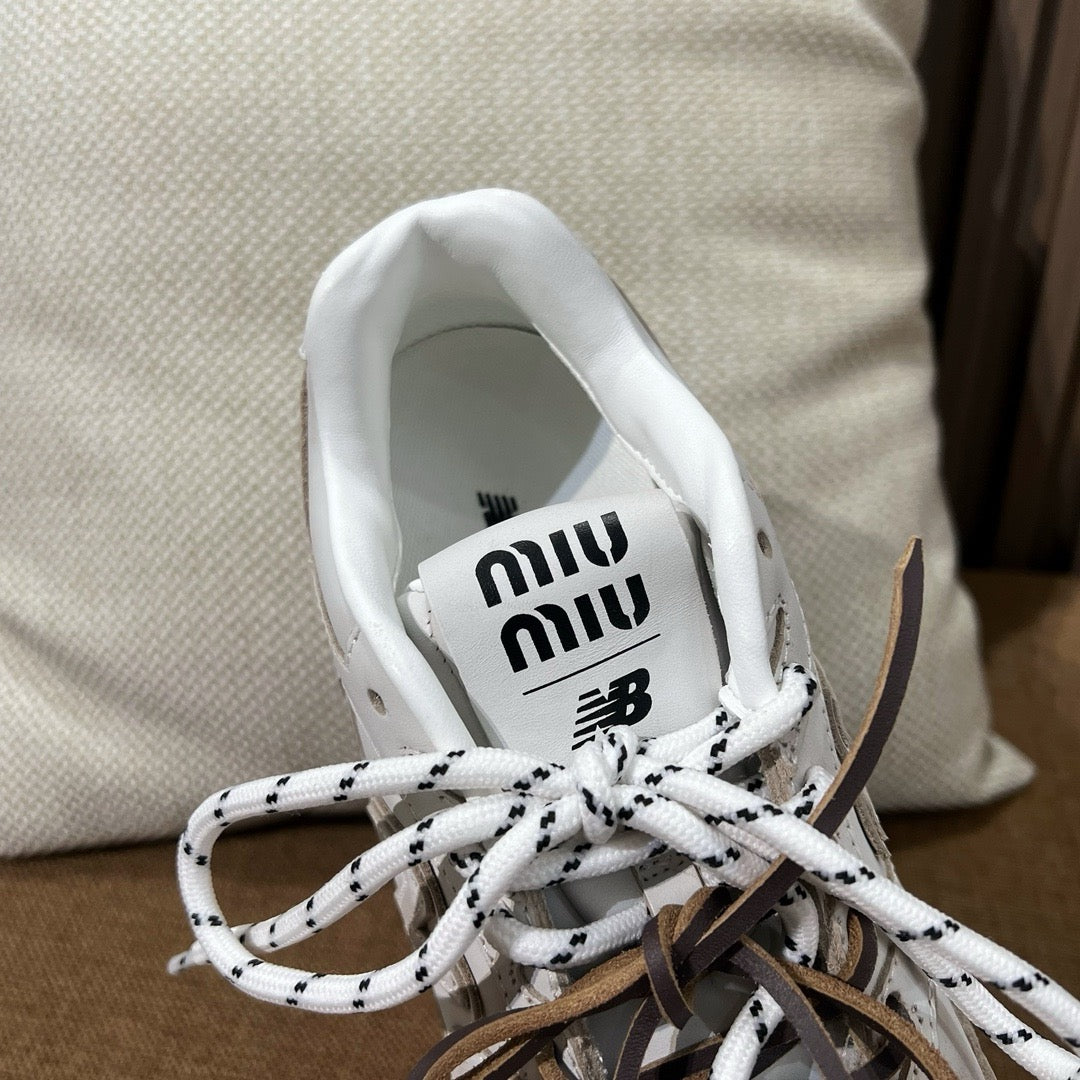 미우미우 X 뉴발란스 530 SL 가죽 스니커즈