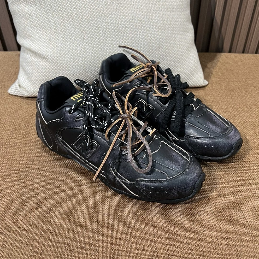 미우미우 X 뉴발란스 530 SL 가죽 스니커즈