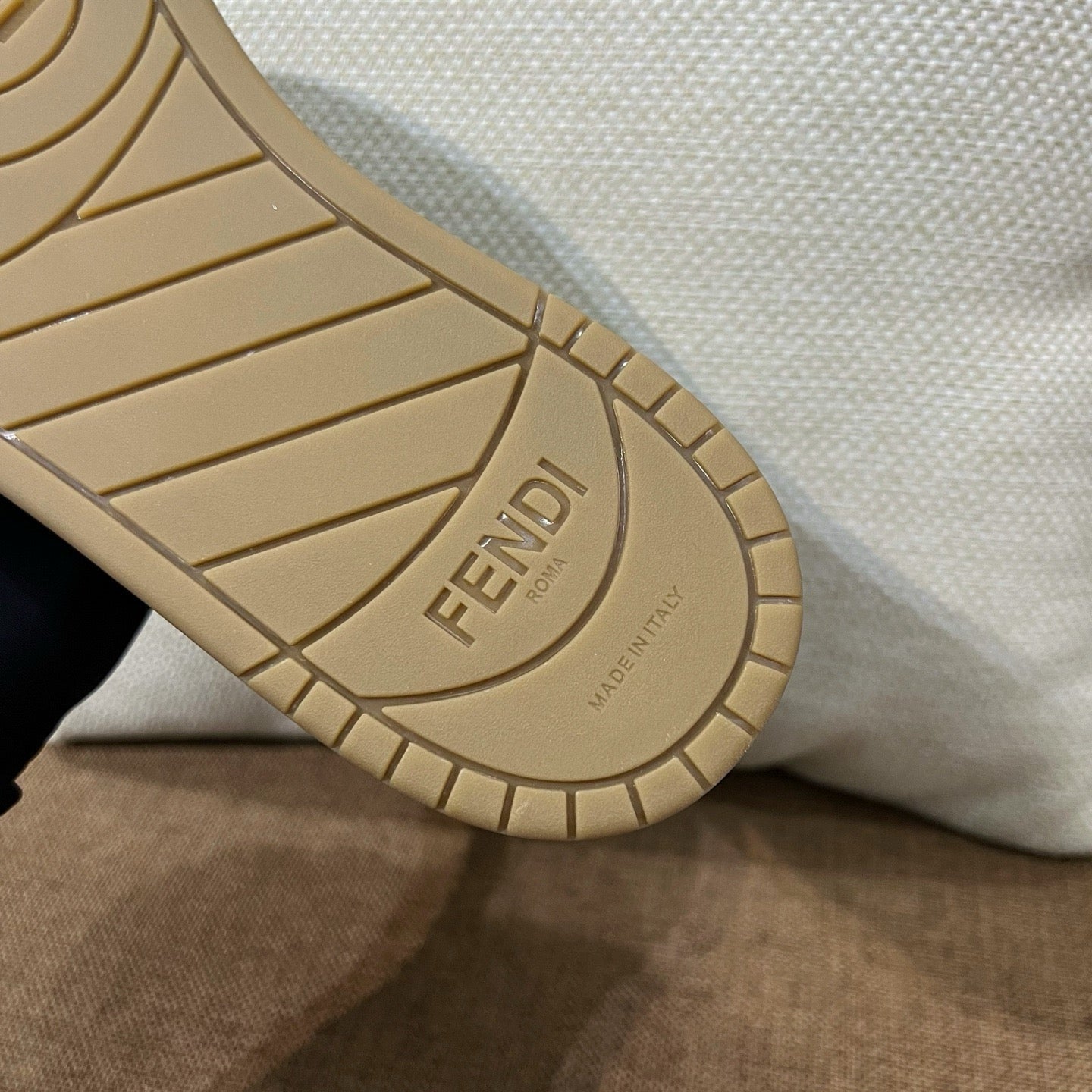 펜디 매치 레이스업 스니커즈