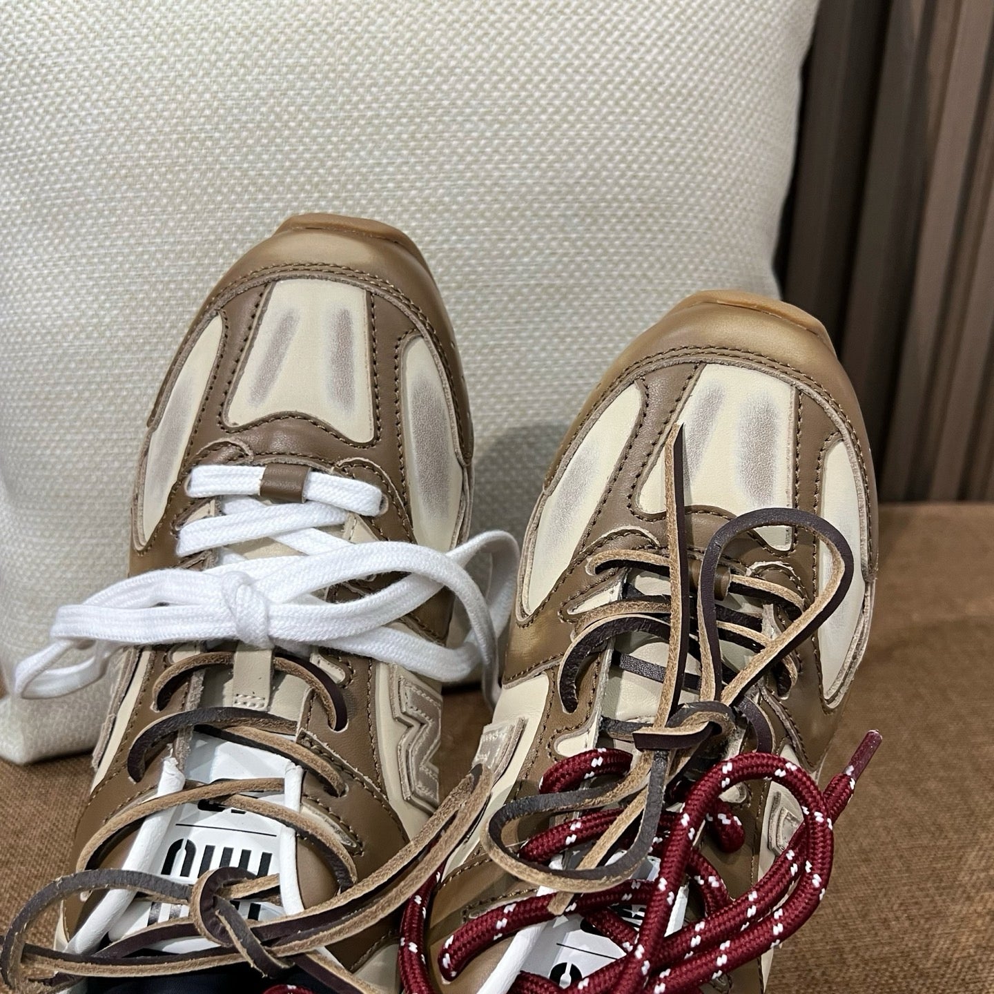 미우미우 X 뉴발란스 530 SL 가죽 스니커즈