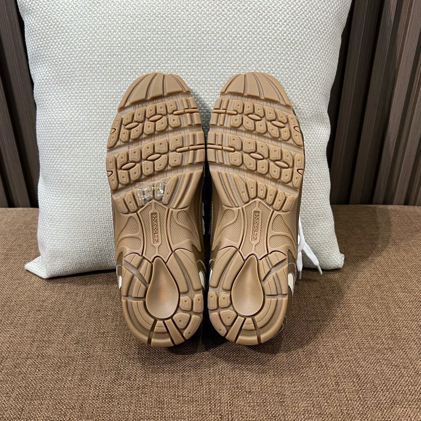 미우미우 X 뉴발란스 530 SL 가죽 스니커즈