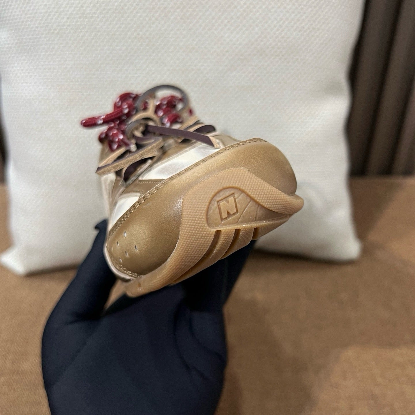 미우미우 X 뉴발란스 530 SL 가죽 스니커즈