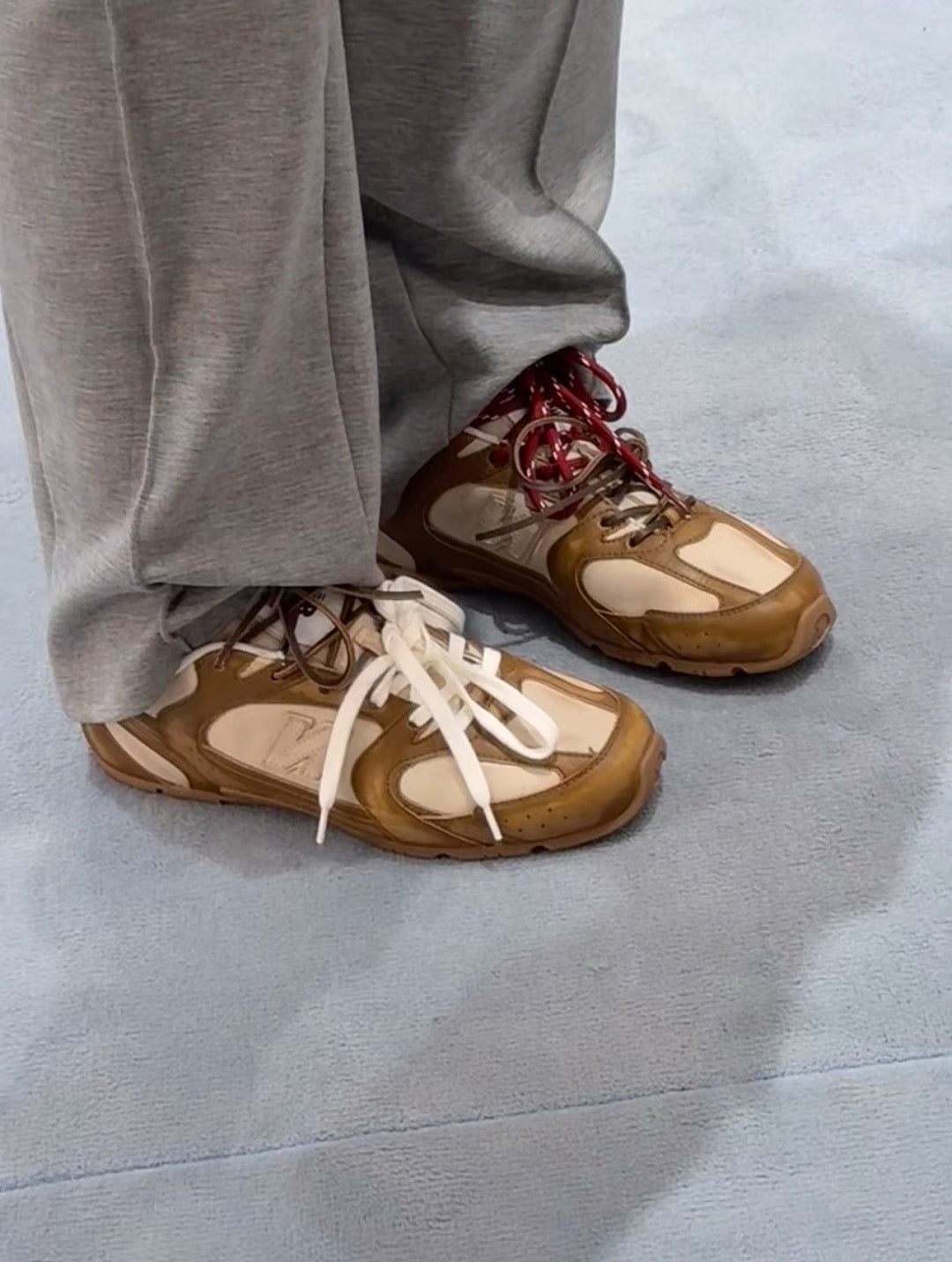 미우미우 X 뉴발란스 530 SL 가죽 스니커즈