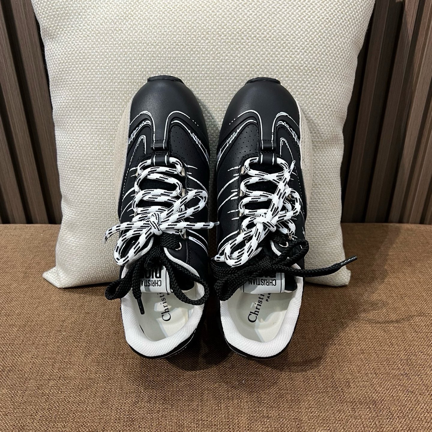 디올 디 스케치 스니커즈