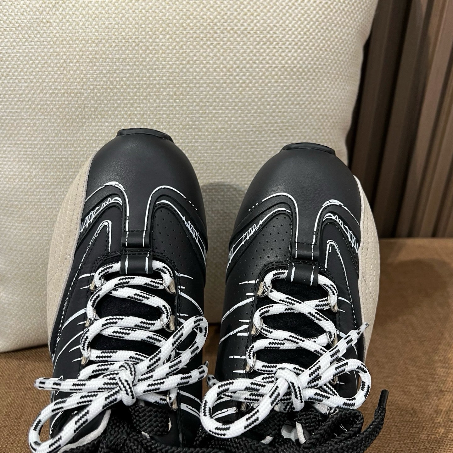 디올 디 스케치 스니커즈