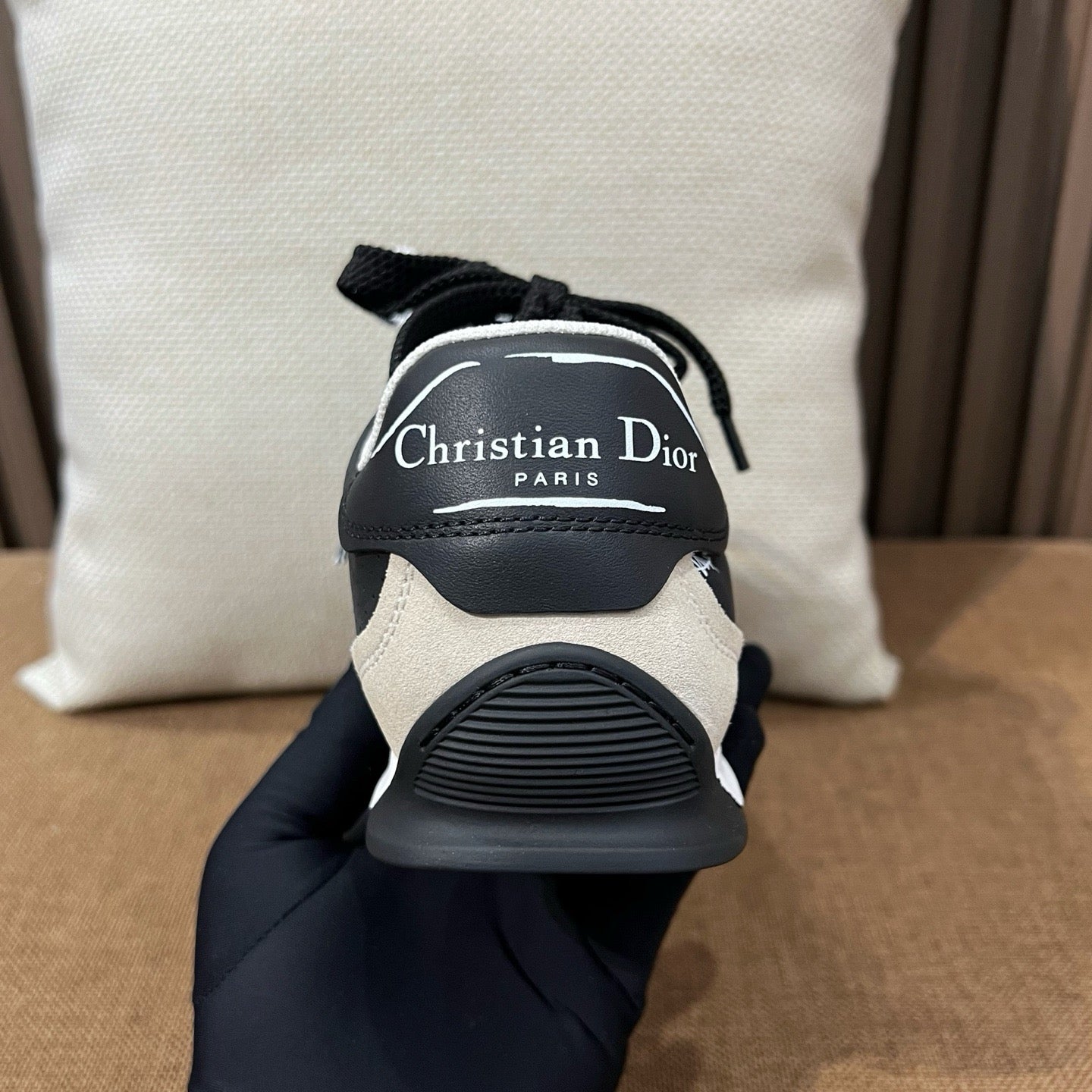 디올 디 스케치 스니커즈