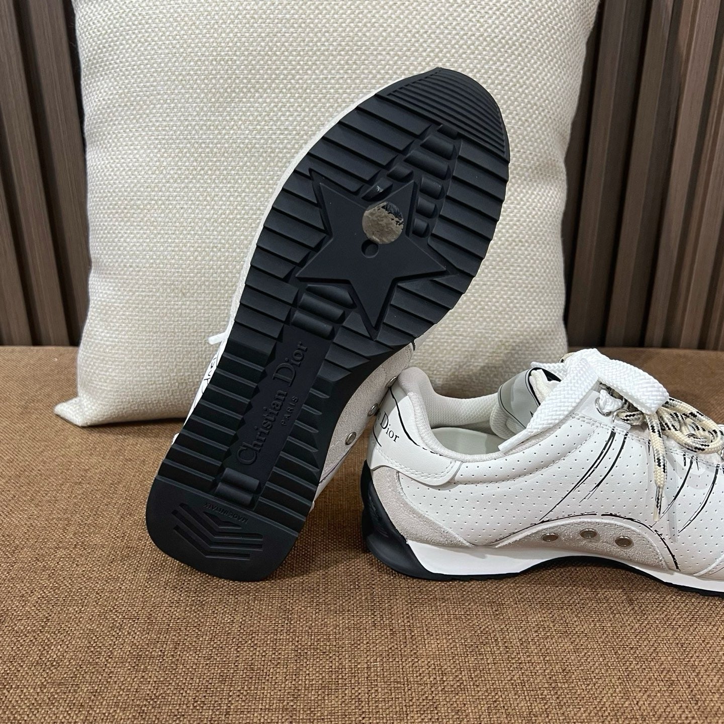 디올 디 스케치 스니커즈