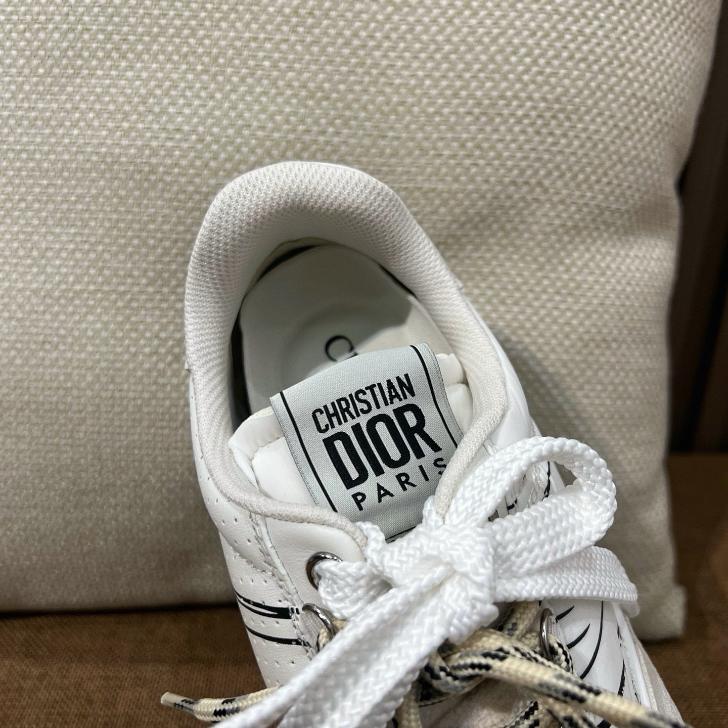 디올 디 스케치 스니커즈