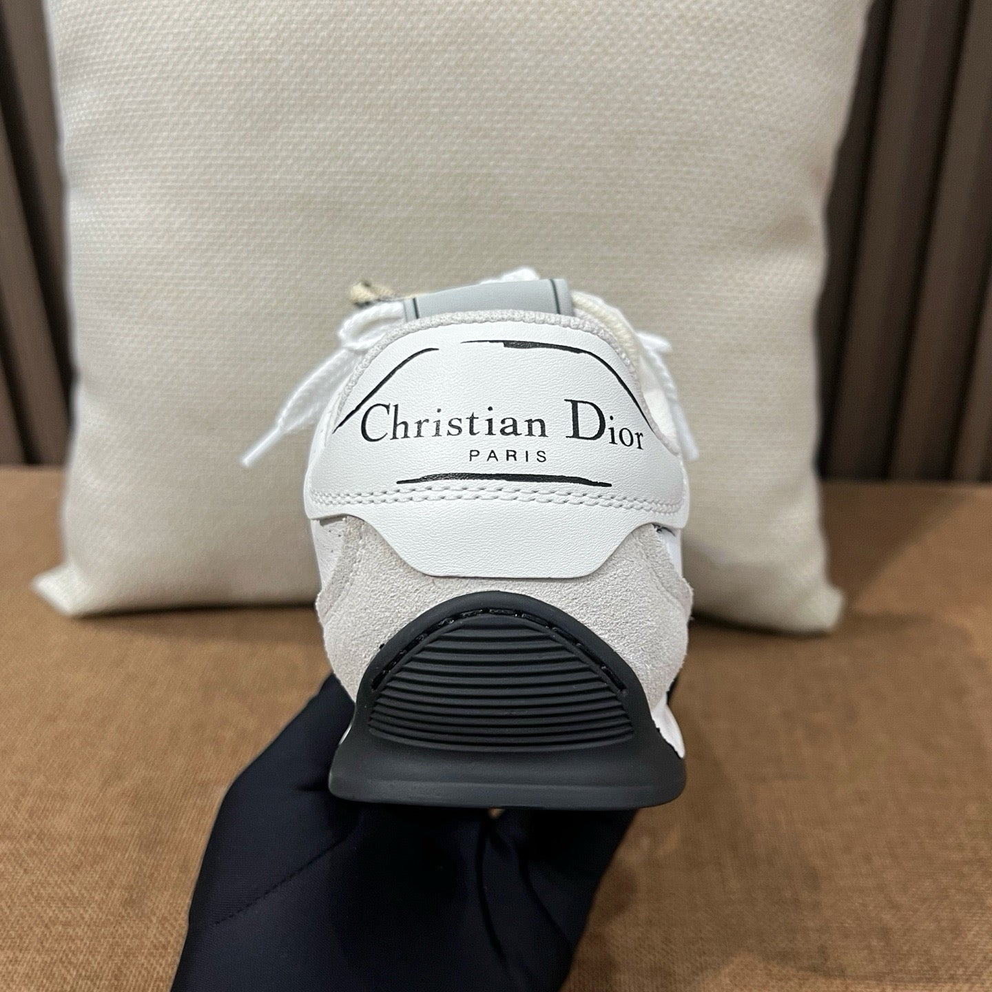 디올 디 스케치 스니커즈