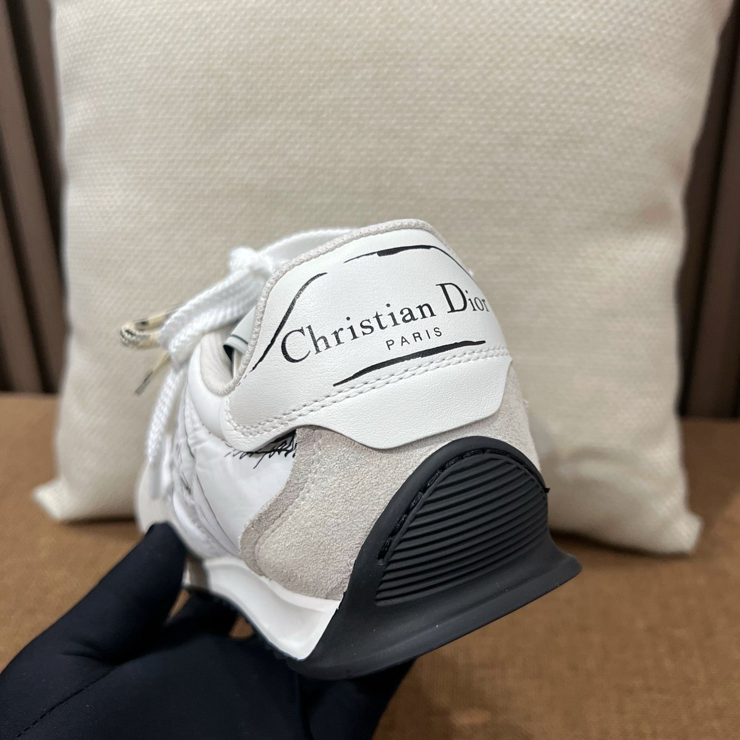 디올 디 스케치 스니커즈