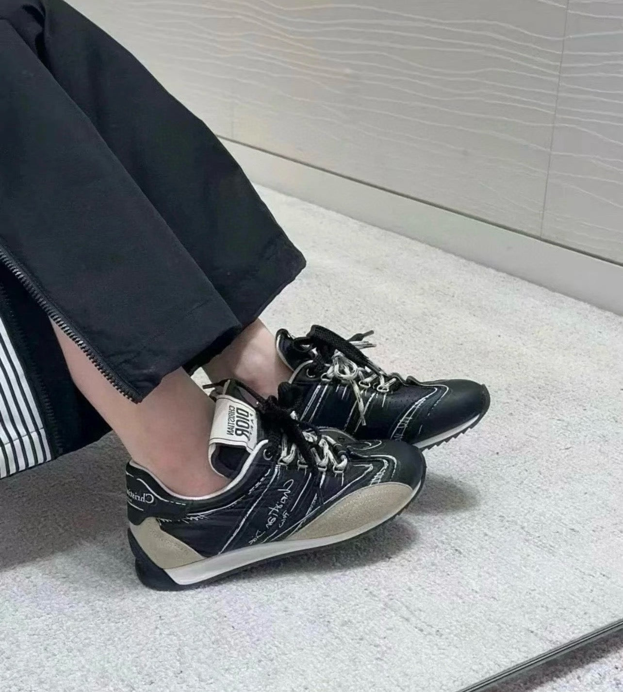 디올 디 스케치 스니커즈