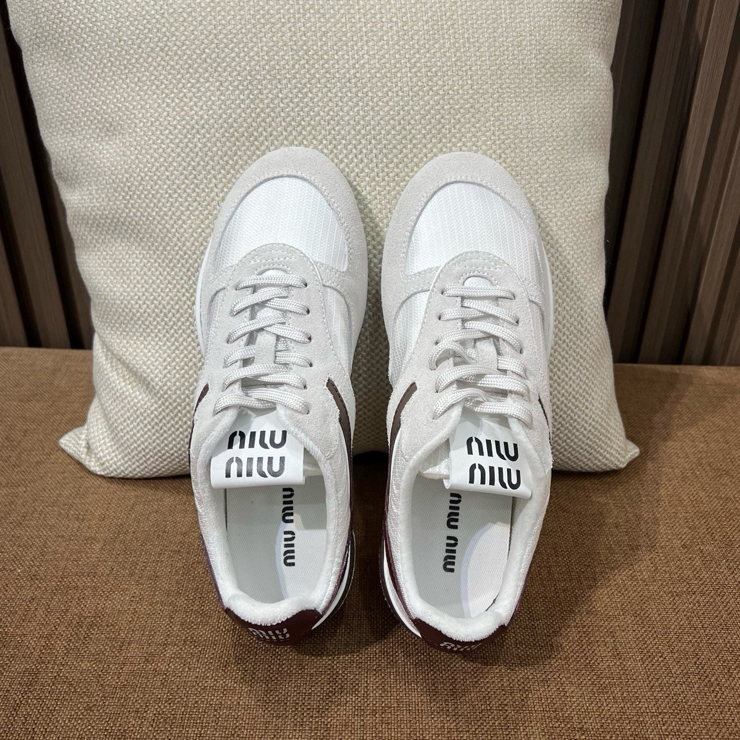 미우미우 김나지움 스웨이드 스니커즈