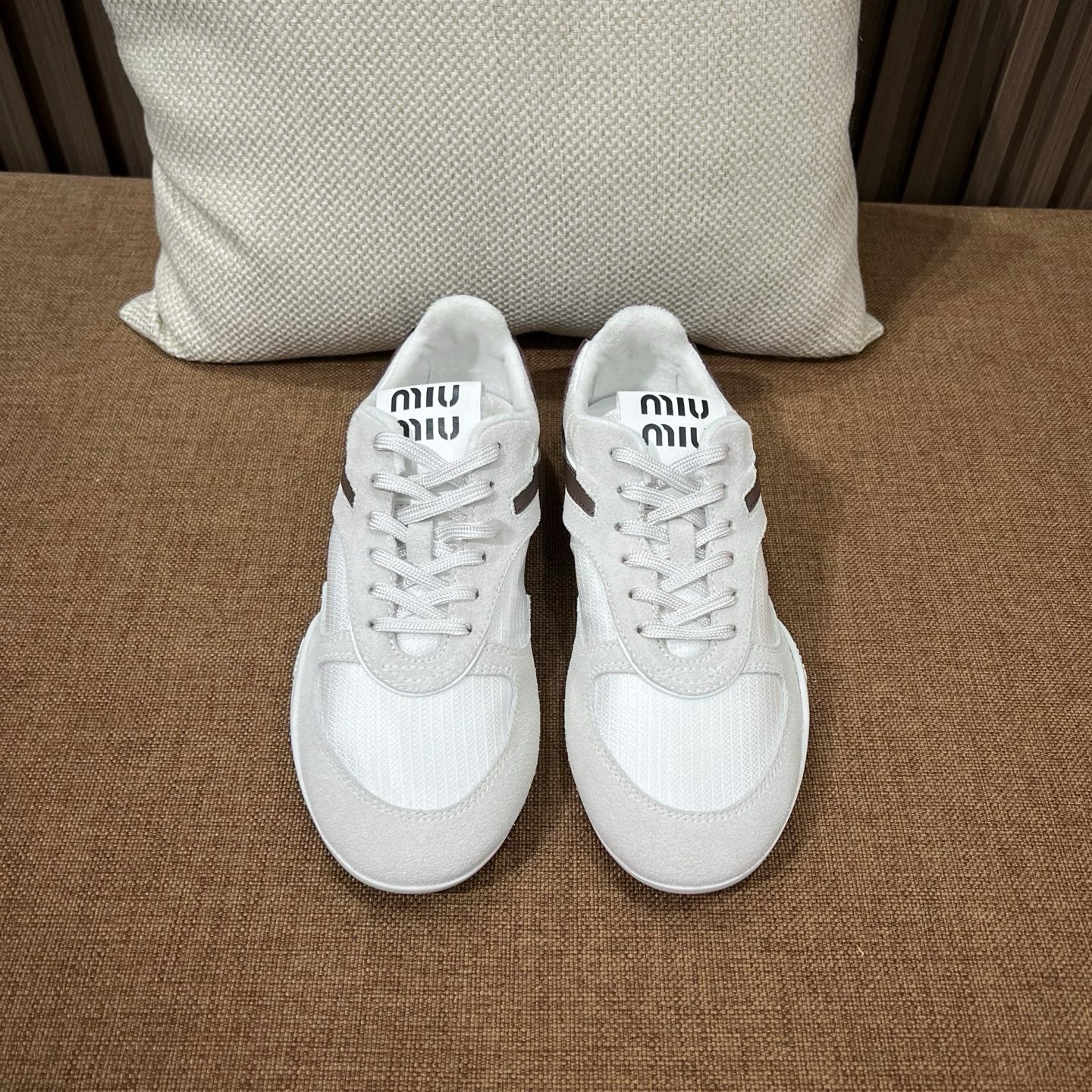 미우미우 김나지움 스웨이드 스니커즈