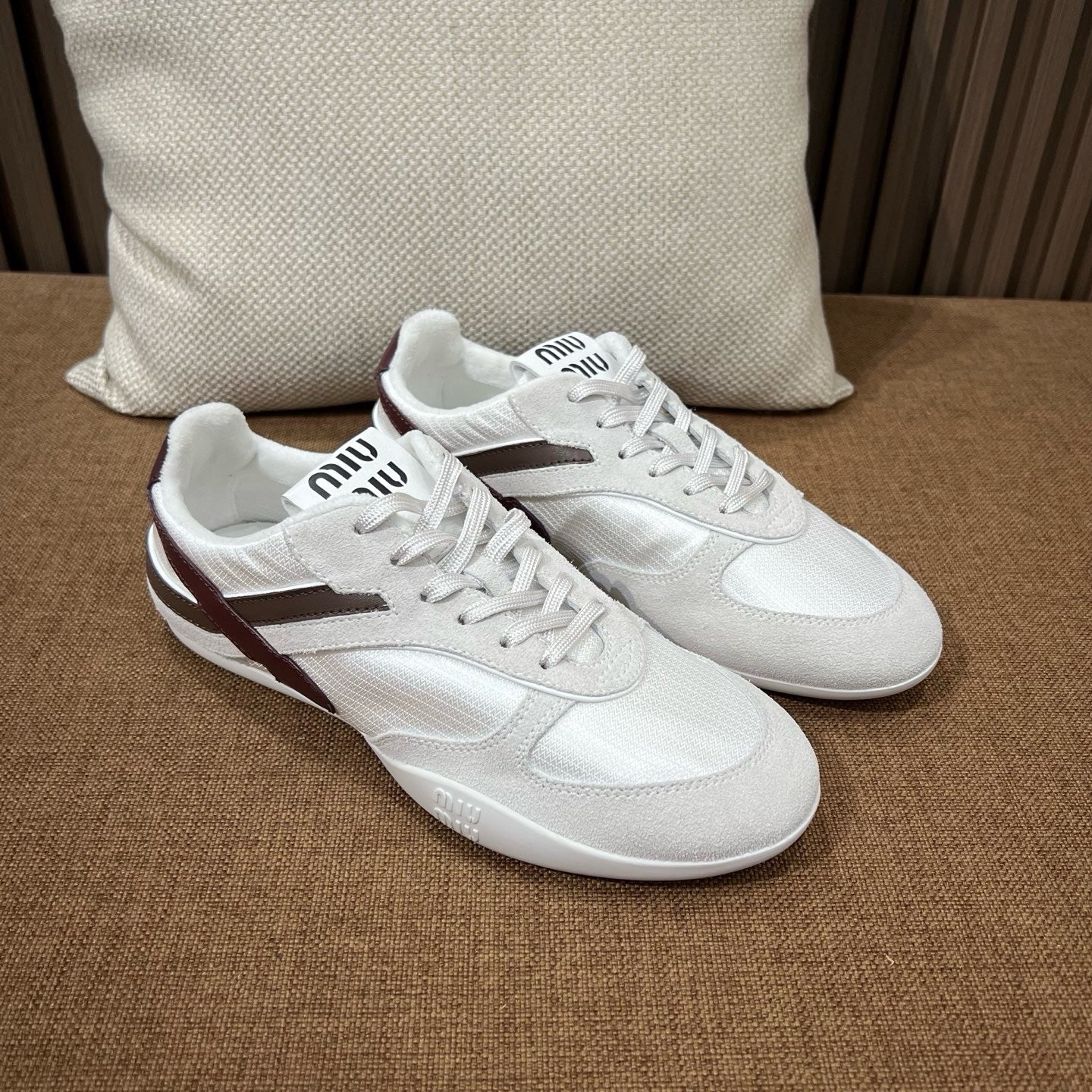 미우미우 김나지움 스웨이드 스니커즈