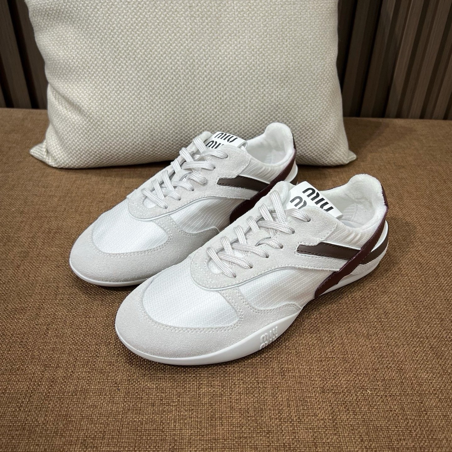 미우미우 김나지움 스웨이드 스니커즈