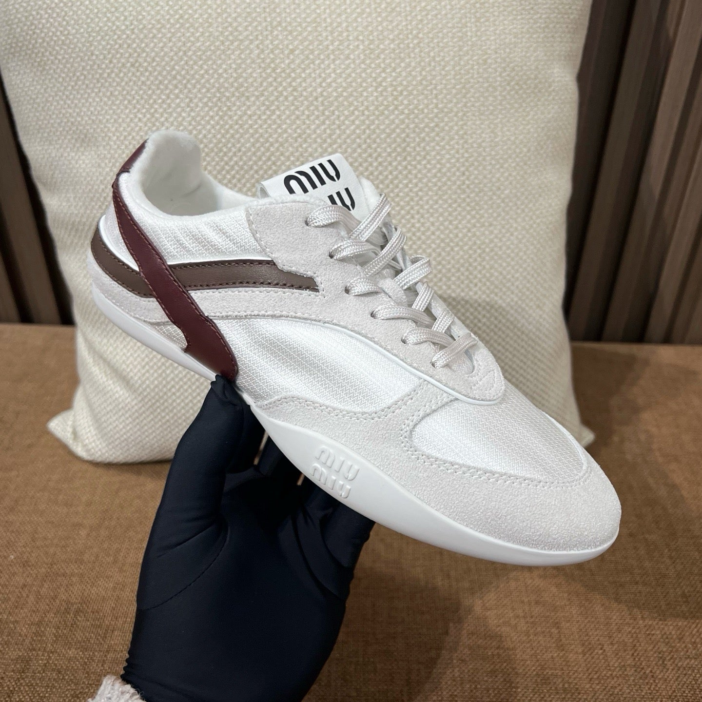 미우미우 김나지움 스웨이드 스니커즈