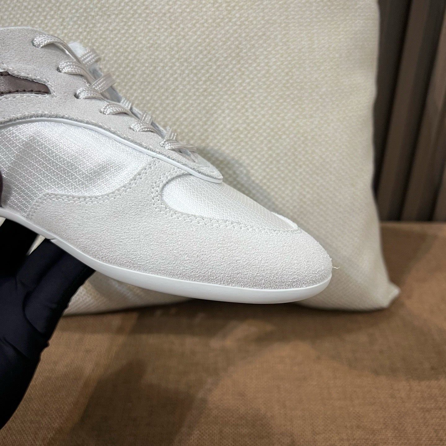 미우미우 김나지움 스웨이드 스니커즈