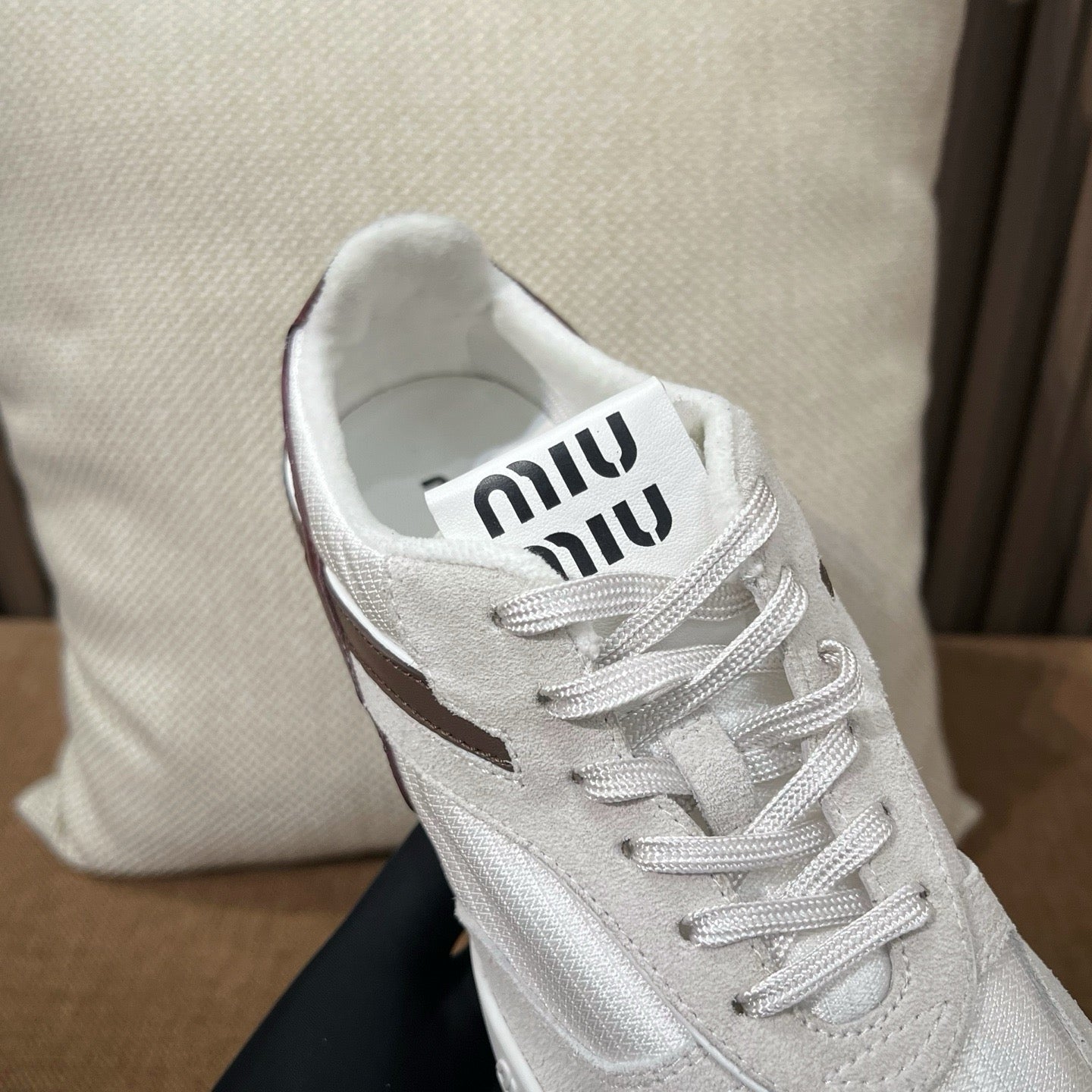 미우미우 김나지움 스웨이드 스니커즈