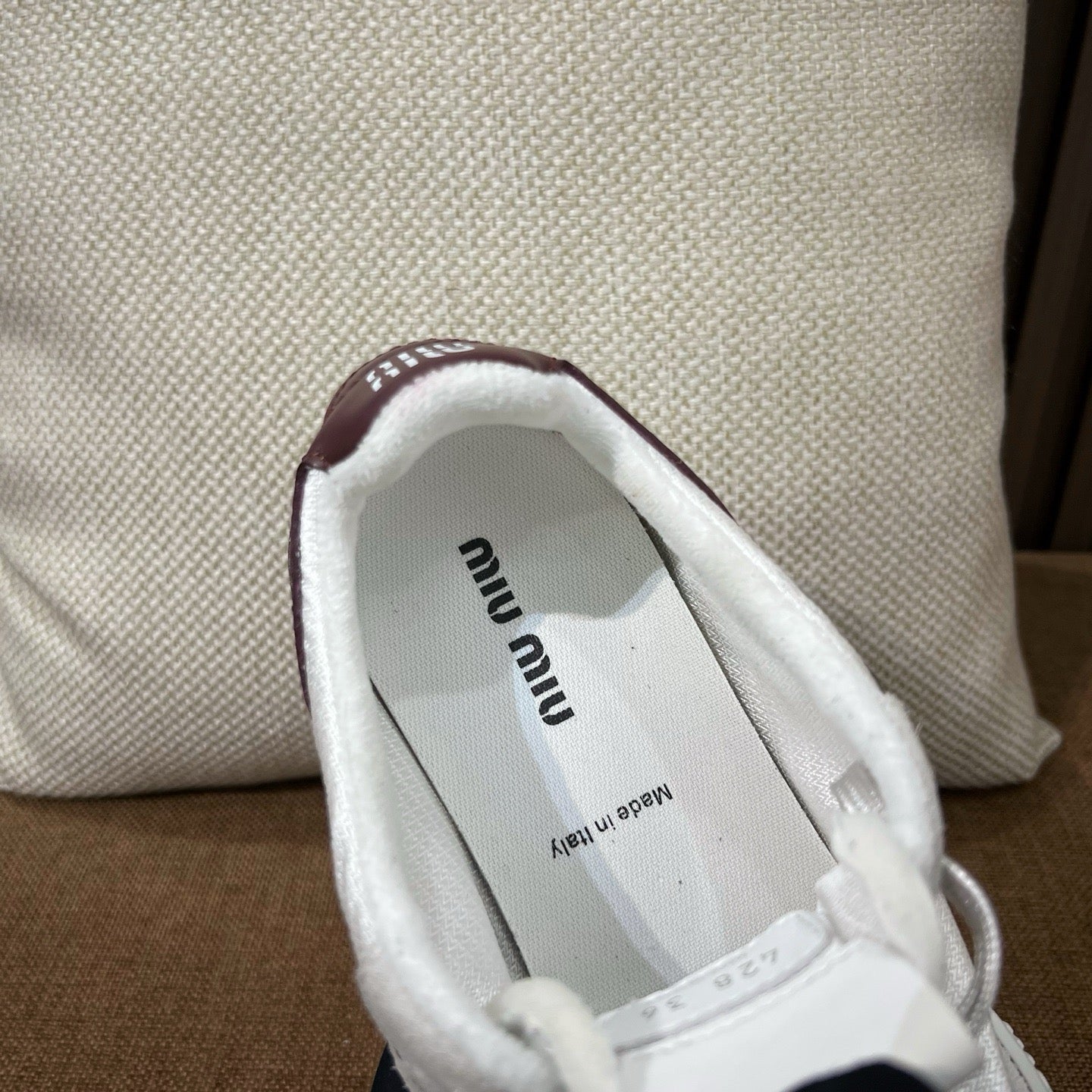 미우미우 김나지움 스웨이드 스니커즈