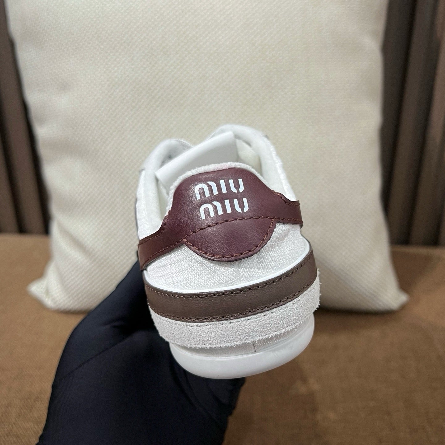 미우미우 김나지움 스웨이드 스니커즈