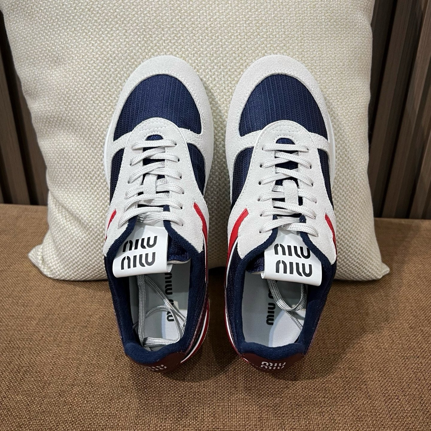 미우미우 김나지움 스웨이드 스니커즈