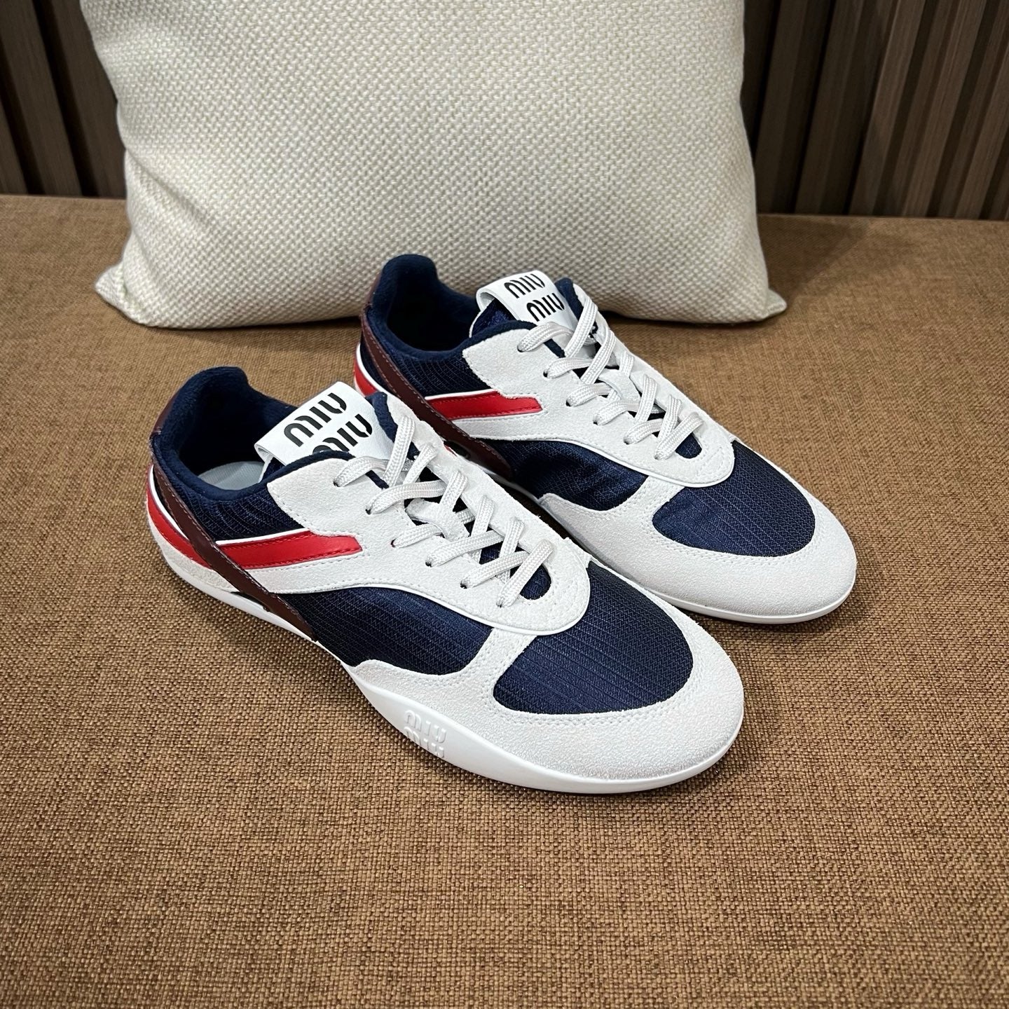 미우미우 김나지움 스웨이드 스니커즈