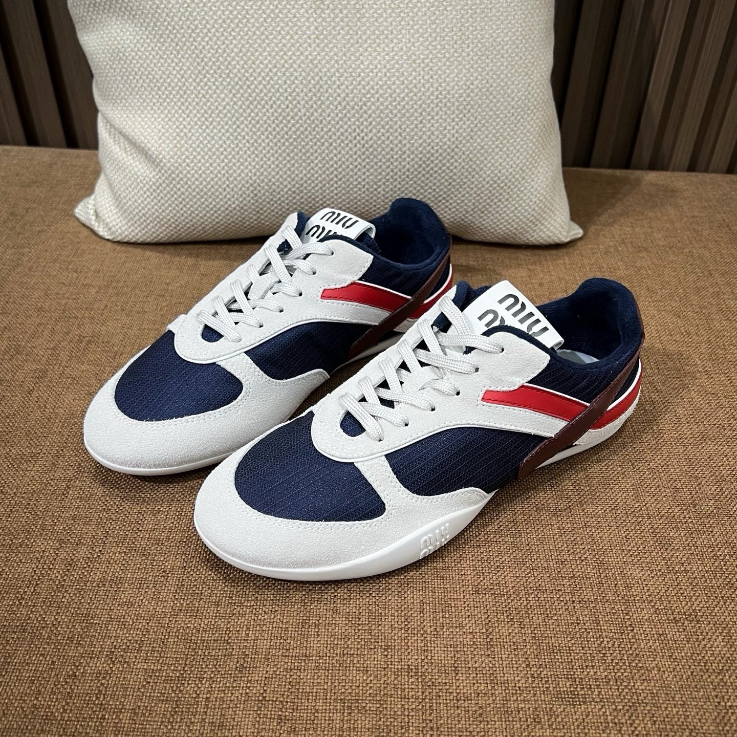 미우미우 김나지움 스웨이드 스니커즈