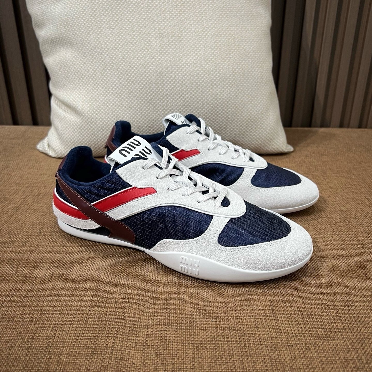 미우미우 김나지움 스웨이드 스니커즈