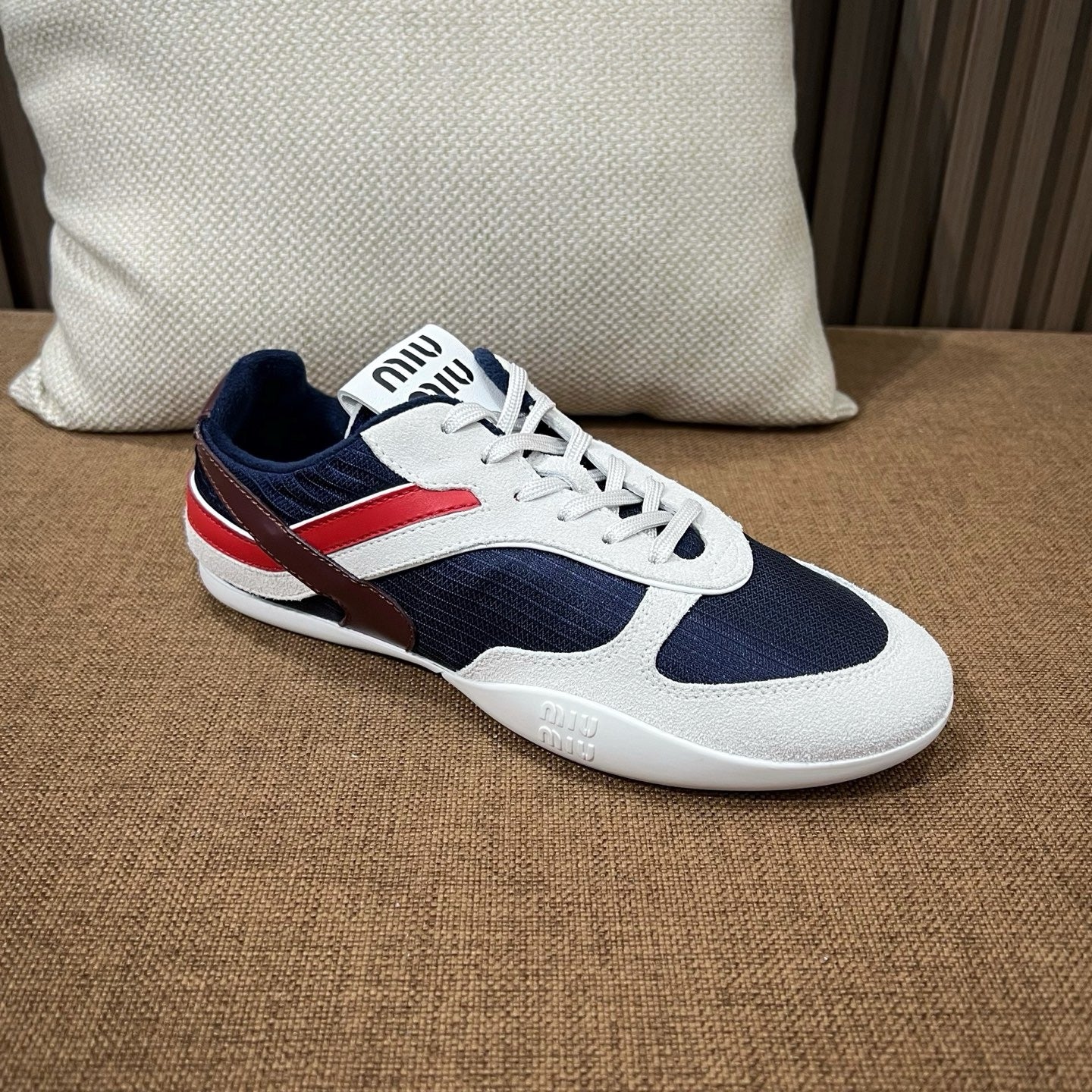 미우미우 김나지움 스웨이드 스니커즈