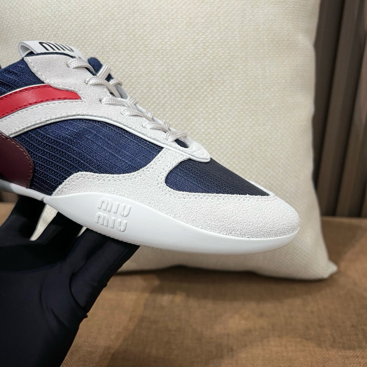 미우미우 김나지움 스웨이드 스니커즈