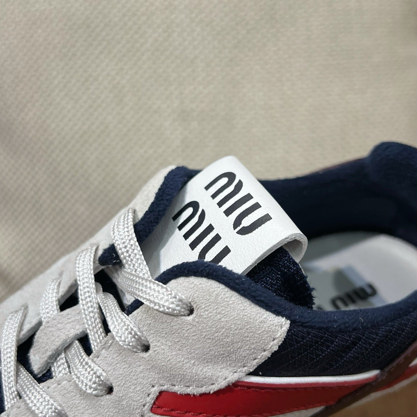 미우미우 김나지움 스웨이드 스니커즈