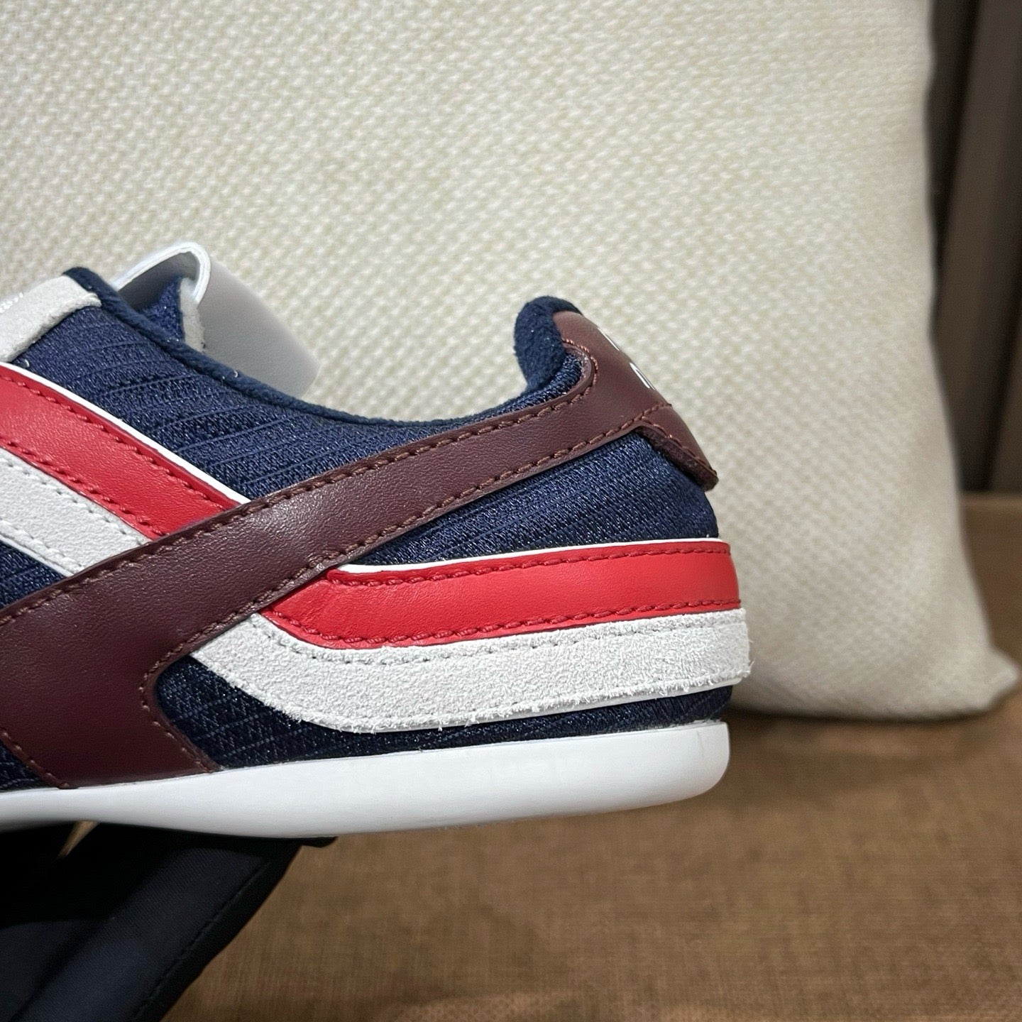 미우미우 김나지움 스웨이드 스니커즈