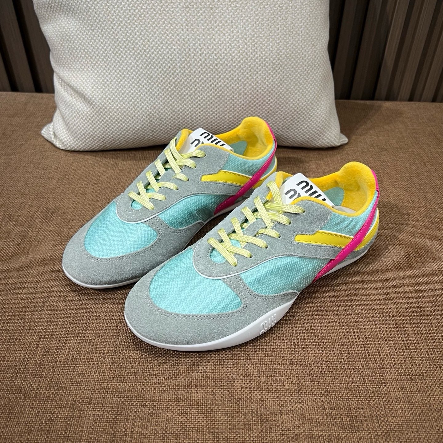 미우미우 김나지움 스웨이드 스니커즈