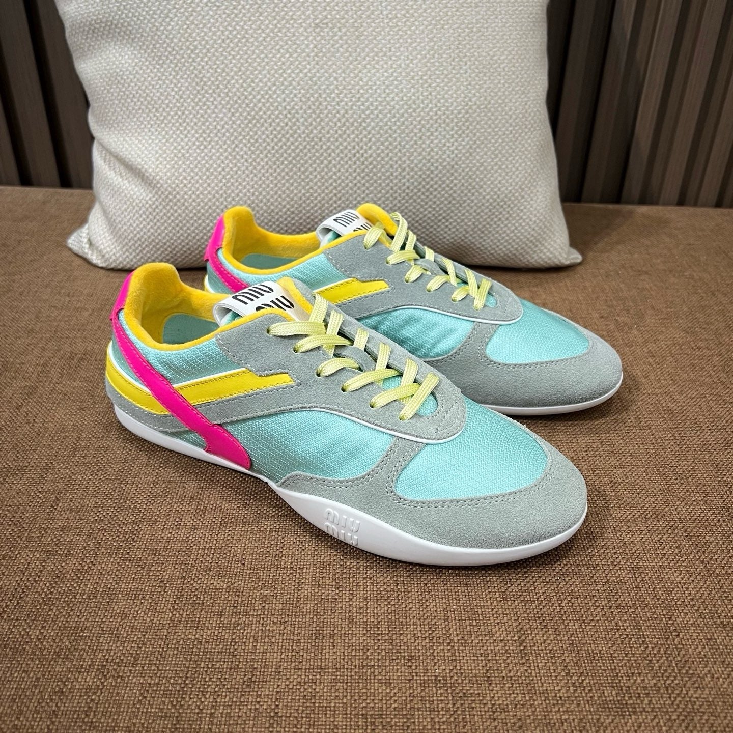 미우미우 김나지움 스웨이드 스니커즈