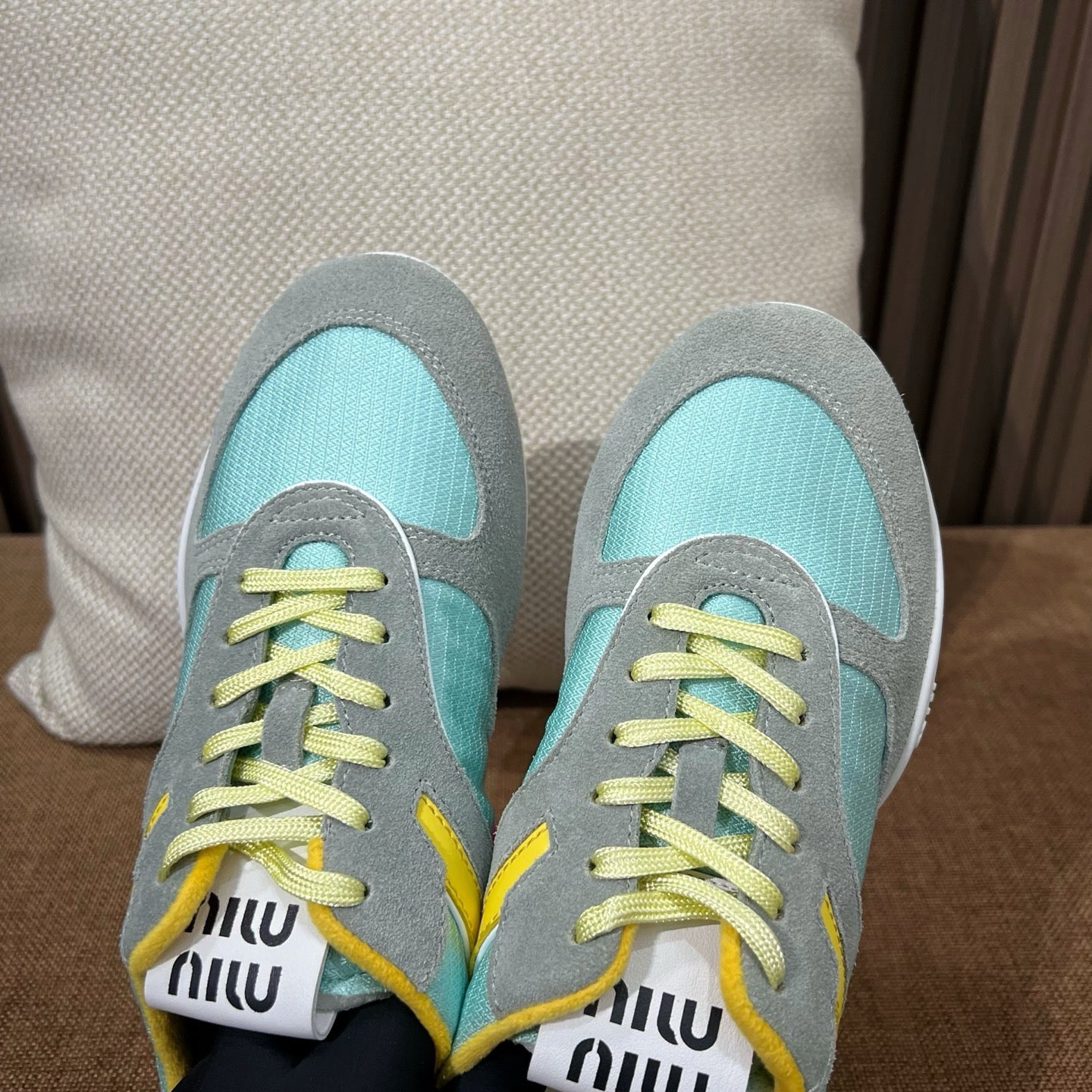 미우미우 김나지움 스웨이드 스니커즈