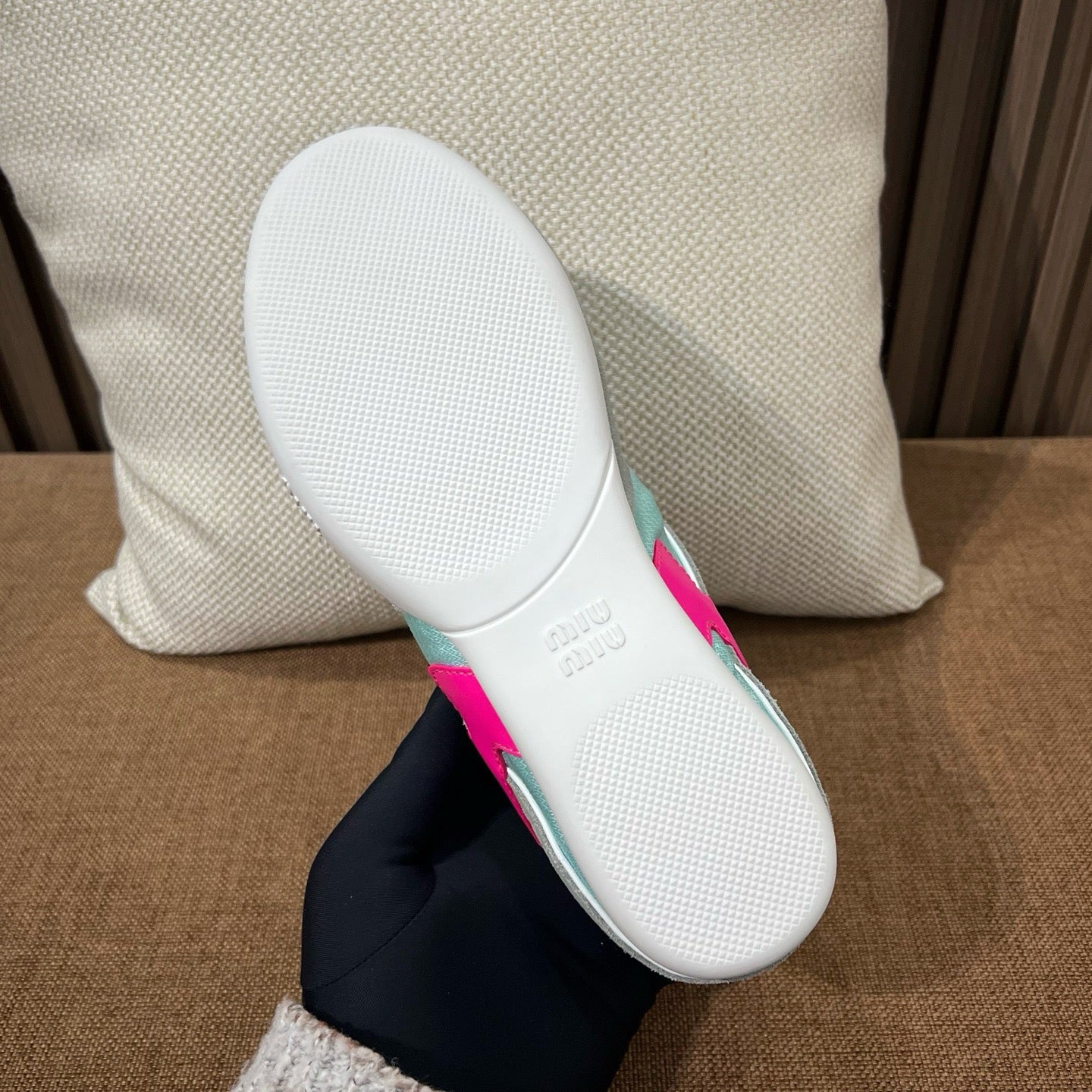 미우미우 김나지움 스웨이드 스니커즈