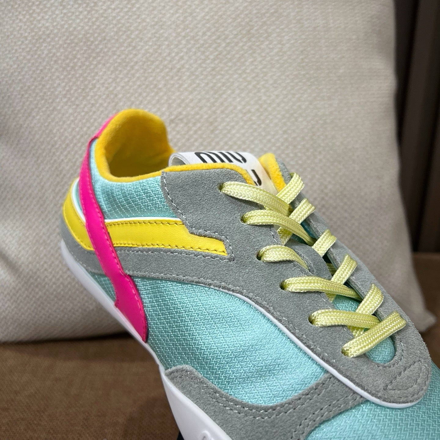 미우미우 김나지움 스웨이드 스니커즈