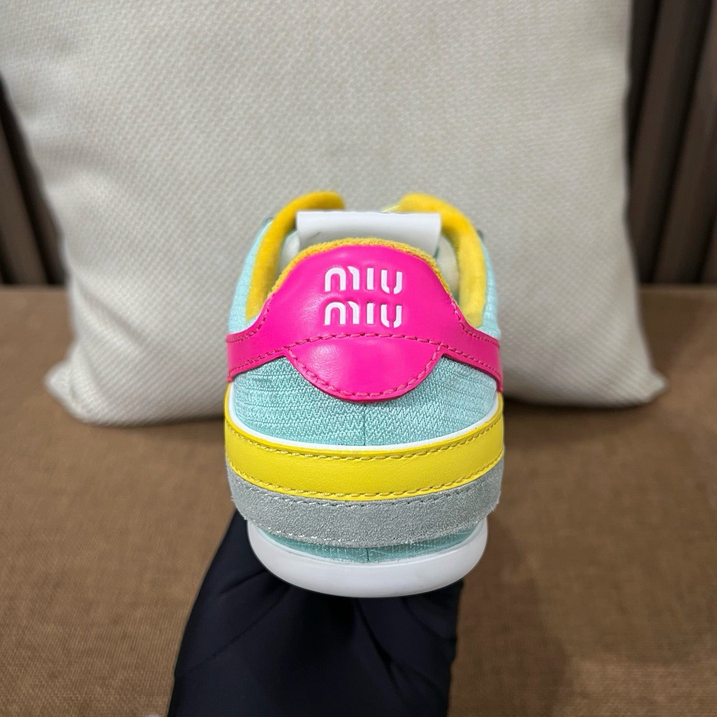 미우미우 김나지움 스웨이드 스니커즈