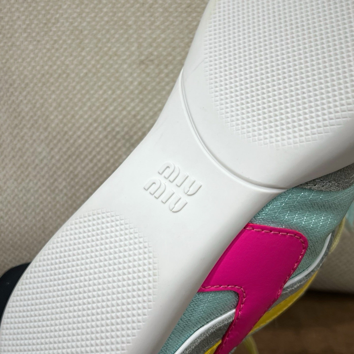 미우미우 김나지움 스웨이드 스니커즈