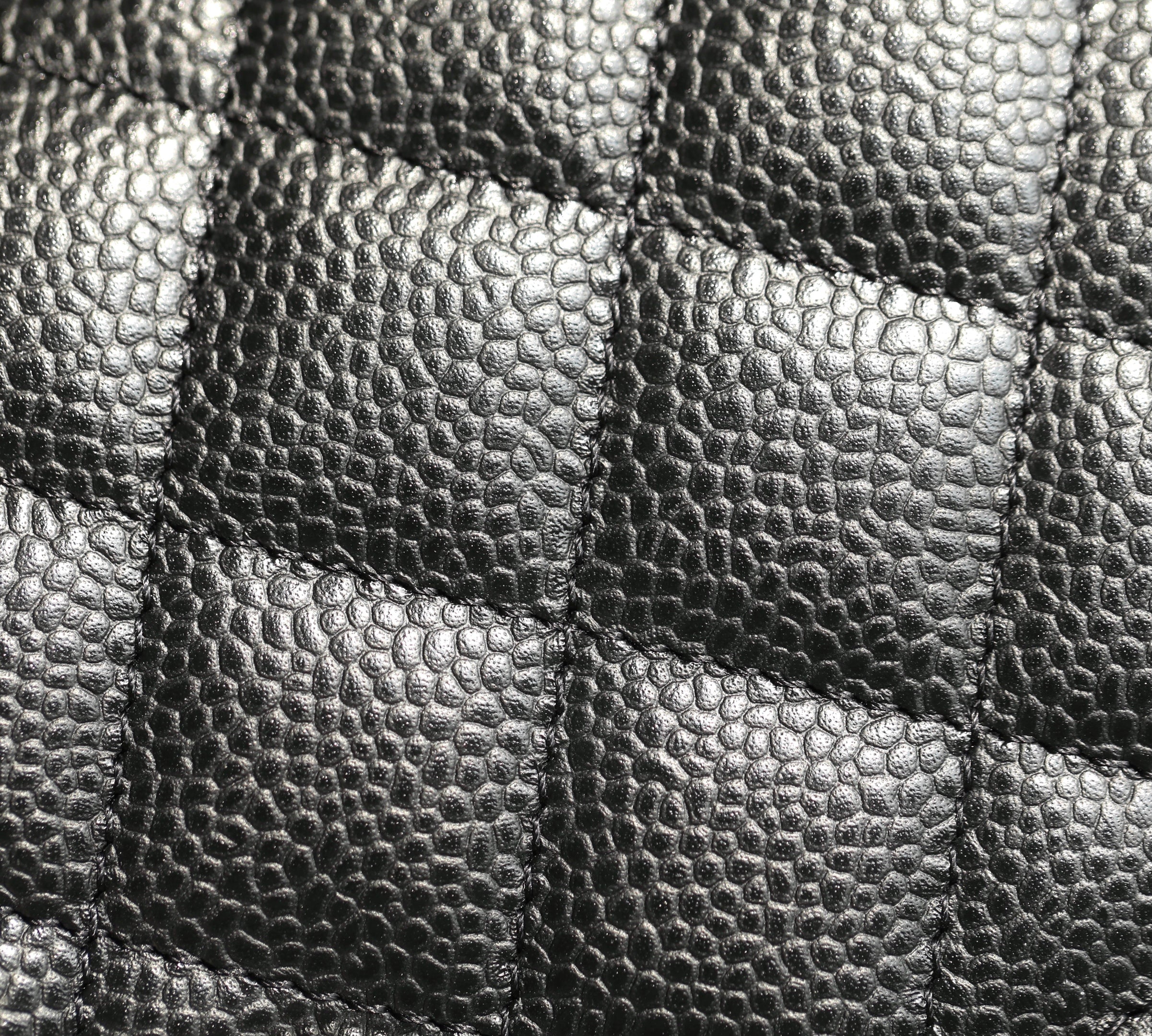 샤넬 클래식 턴락 WOC 캐비어