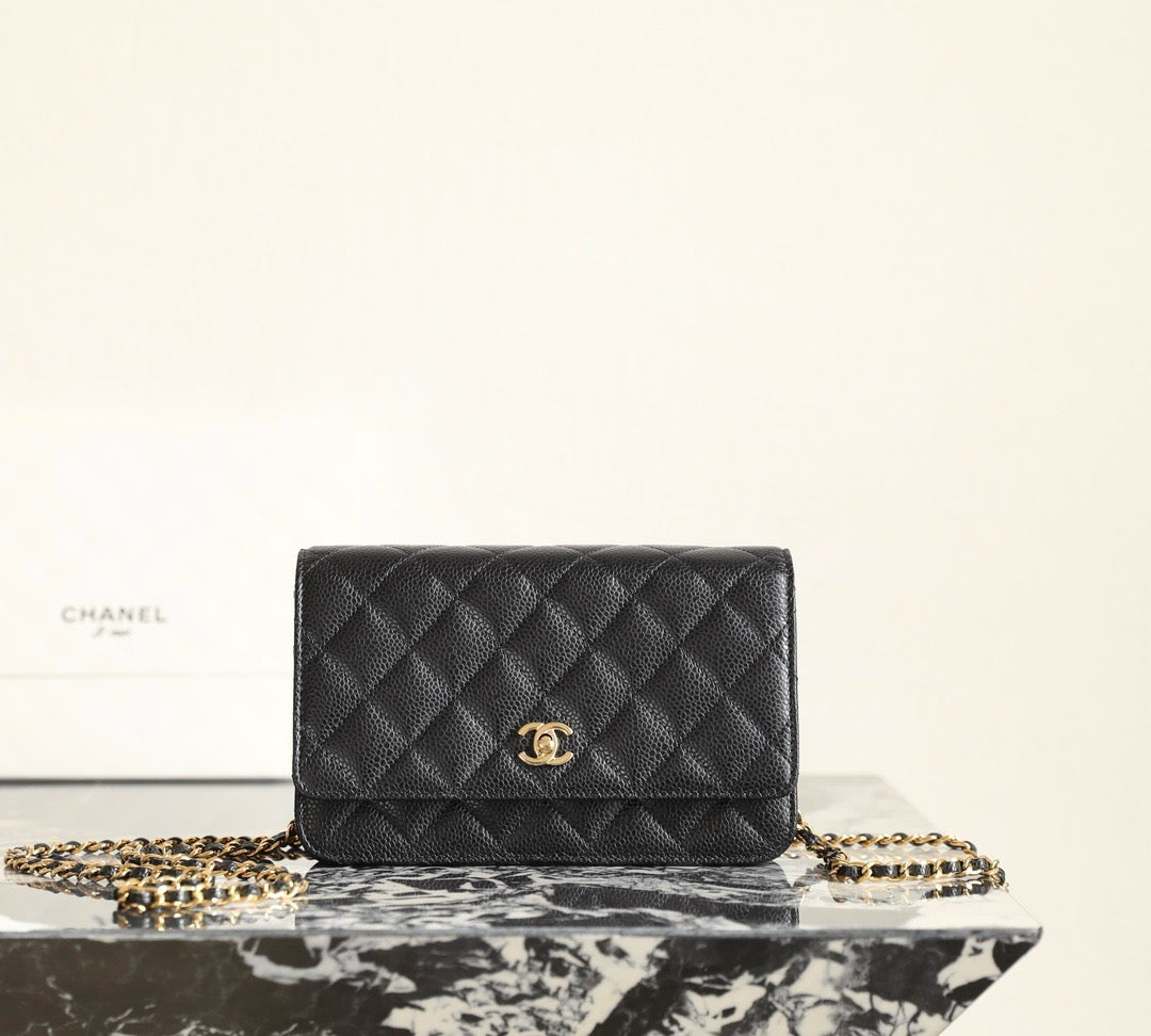 샤넬 클래식 턴락 WOC 캐비어