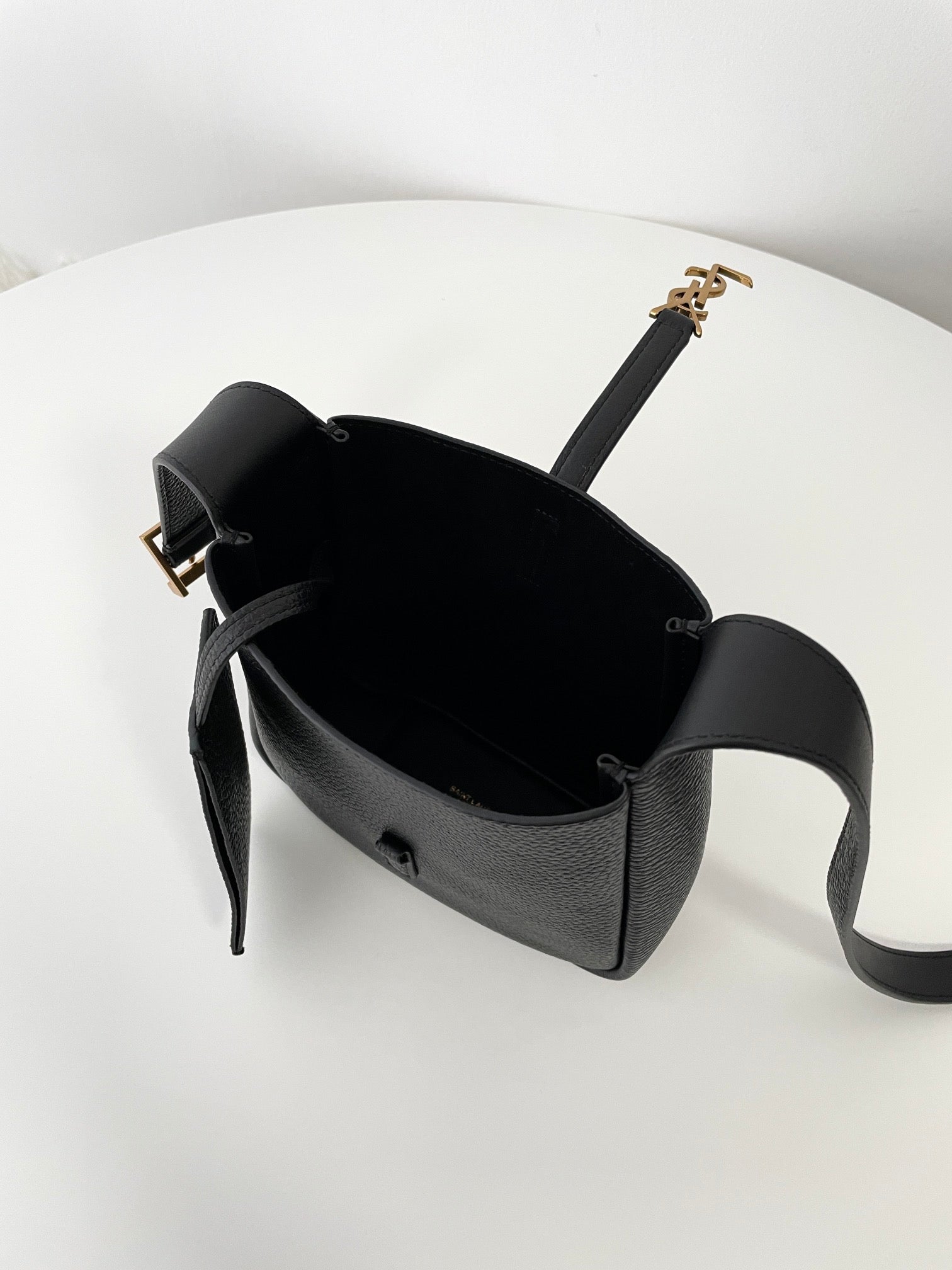 생로랑 LE 5À7 서플 베이비 그레인 레더