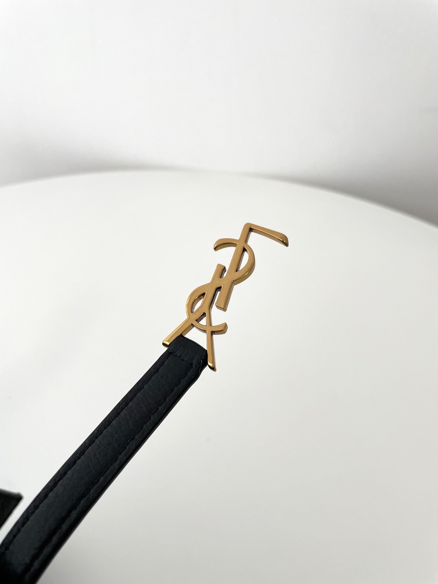 생로랑 LE 5À7 서플 베이비 그레인 레더