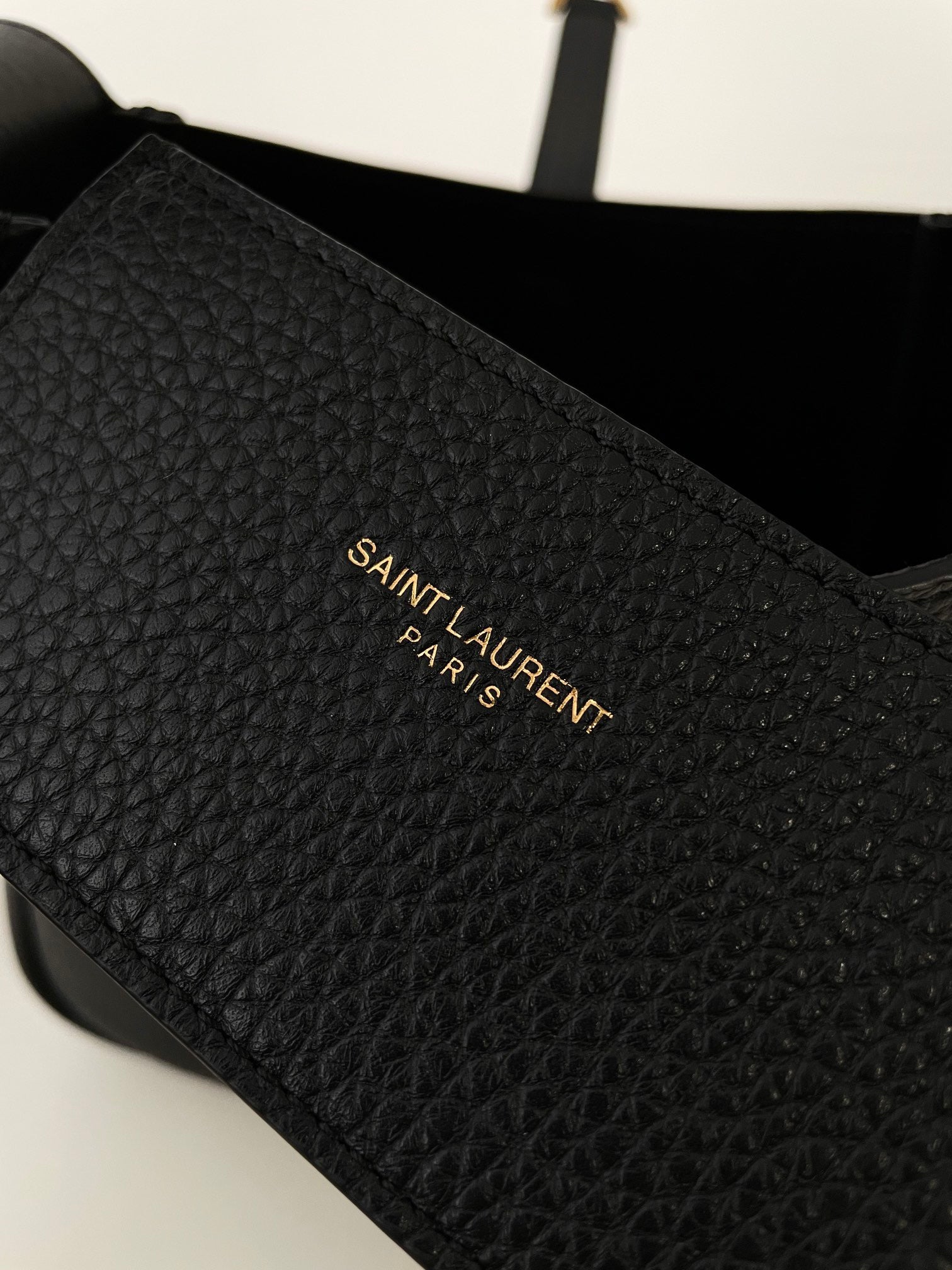 생로랑 LE 5À7 서플 베이비 그레인 레더