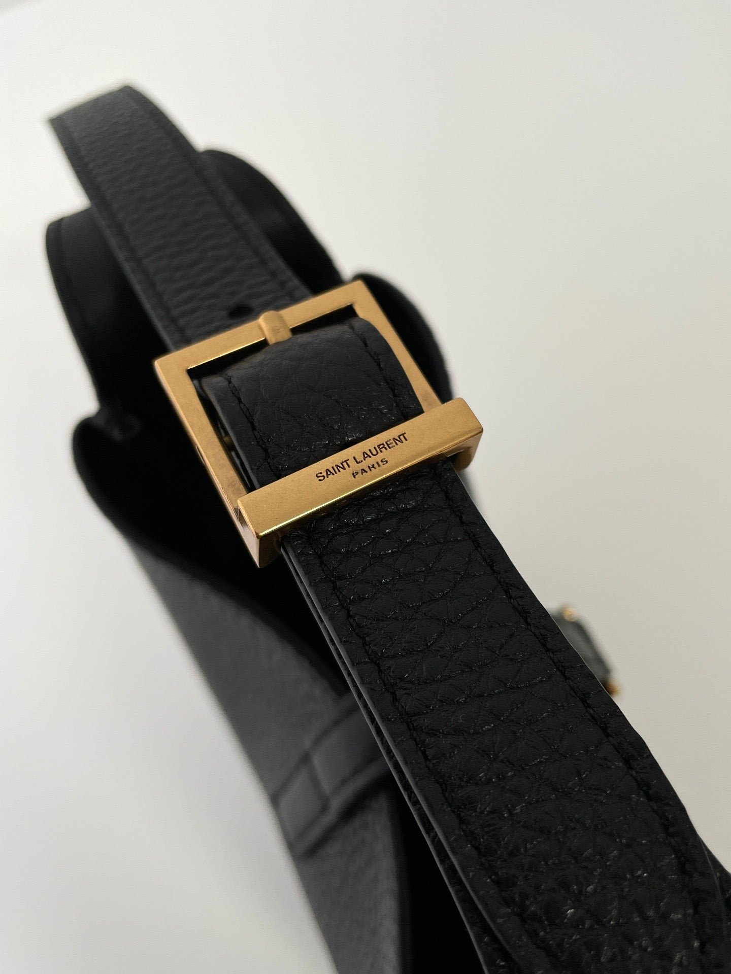 생로랑 LE 5À7 서플 베이비 그레인 레더